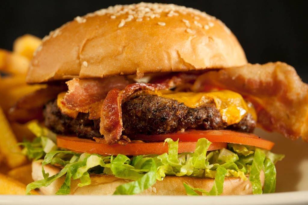 Me-n-Eds Victory Grill | restaurant | 4010 N Cedar Ave, Fresno, CA 93726, USA | 5592300496 OR +1 559-230-0496