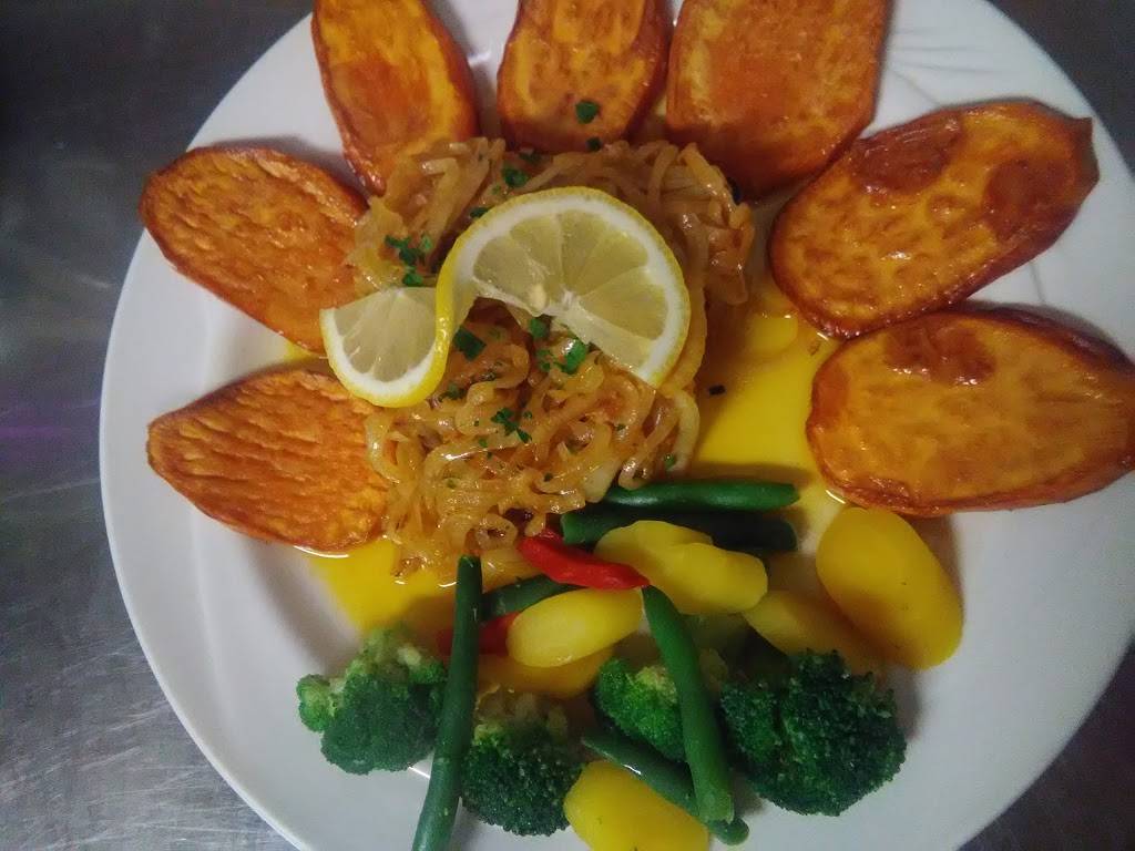 Lisboa Restaurante | restaurant | 19 Lafayette St ** KITCHEN CLOSED 3:00 - 5:00 PM**, Waterbury, CT 06708, USA | 2037540789 OR +1 203-754-0789