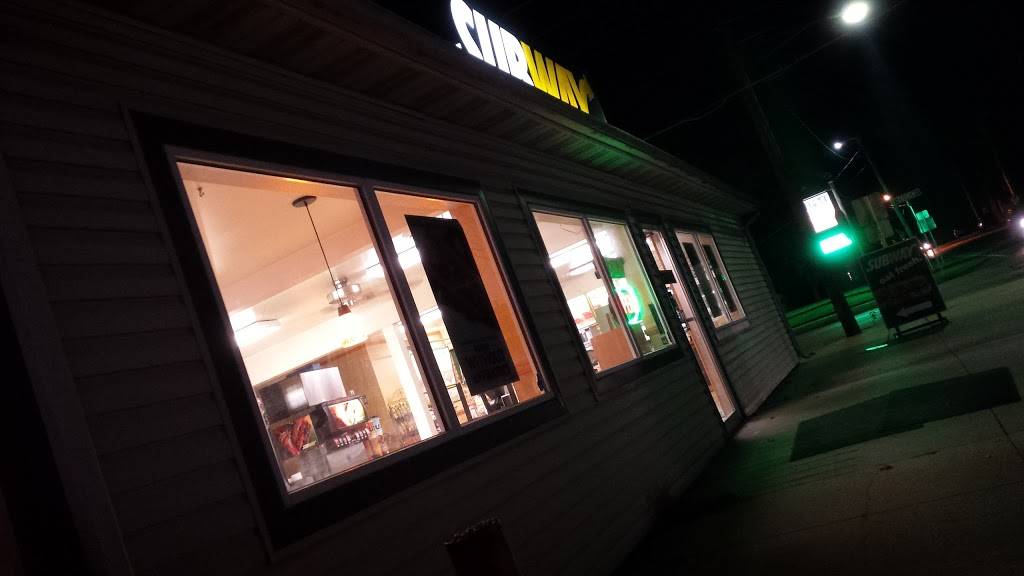 Subway | restaurant | 11 N Jefferson St, Mascoutah, IL 62258, USA | 6185663841 OR +1 618-566-3841