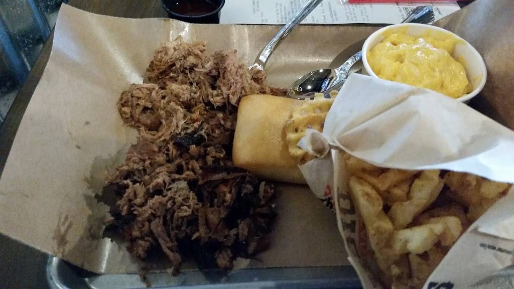 Dickeys Barbecue Pit | restaurant | 227 E Main St, Visalia, CA 93291, USA | 5597321510 OR +1 559-732-1510