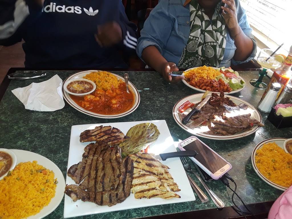 Fiesta Mexicana | restaurant | 327 12th St, Hammonton, NJ 08037, USA | 6097041611 OR +1 609-704-1611