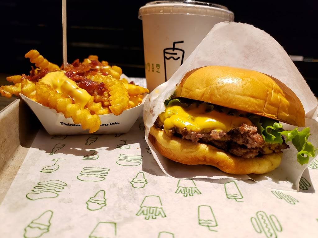 Shake Shack | restaurant | 100 E Camelback Rd, Phoenix, AZ 85012, USA | 6029033240 OR +1 602-903-3240