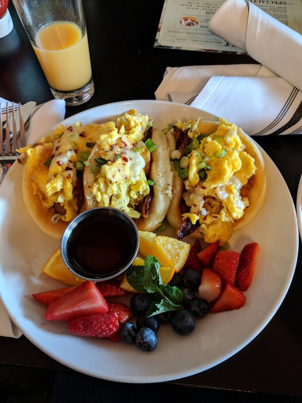 West Coast Tavern | restaurant | 2895 University Ave, San Diego, CA 92104, USA | 6192951688 OR +1 619-295-1688