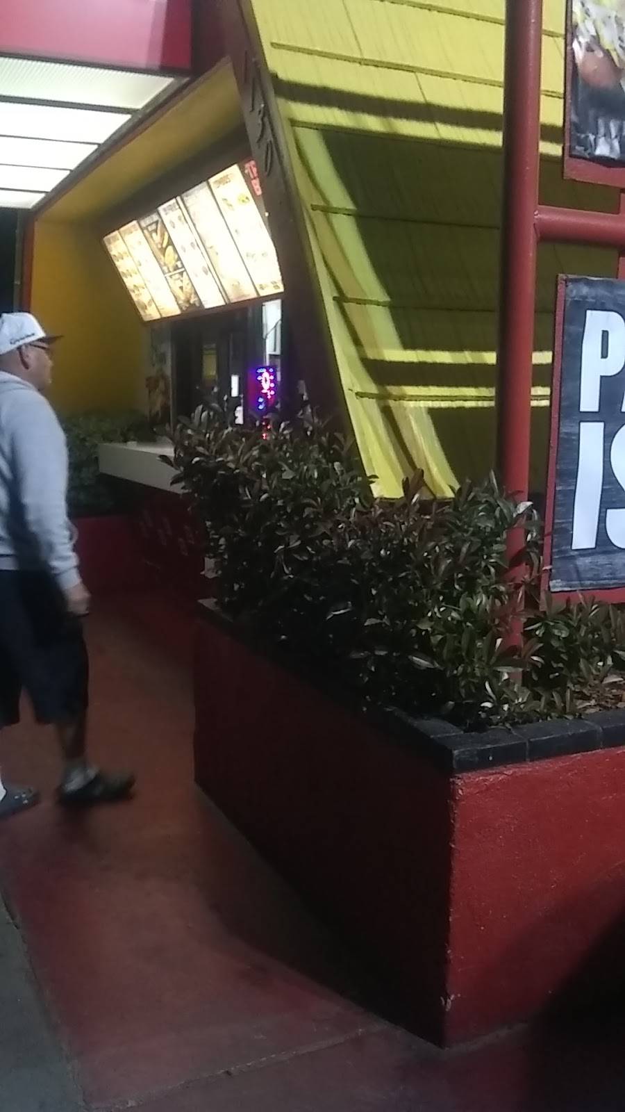 Wienerschnitzel | restaurant | 1130 Union Ave, Bakersfield, CA 93307, USA | 6613253055 OR +1 661-325-3055