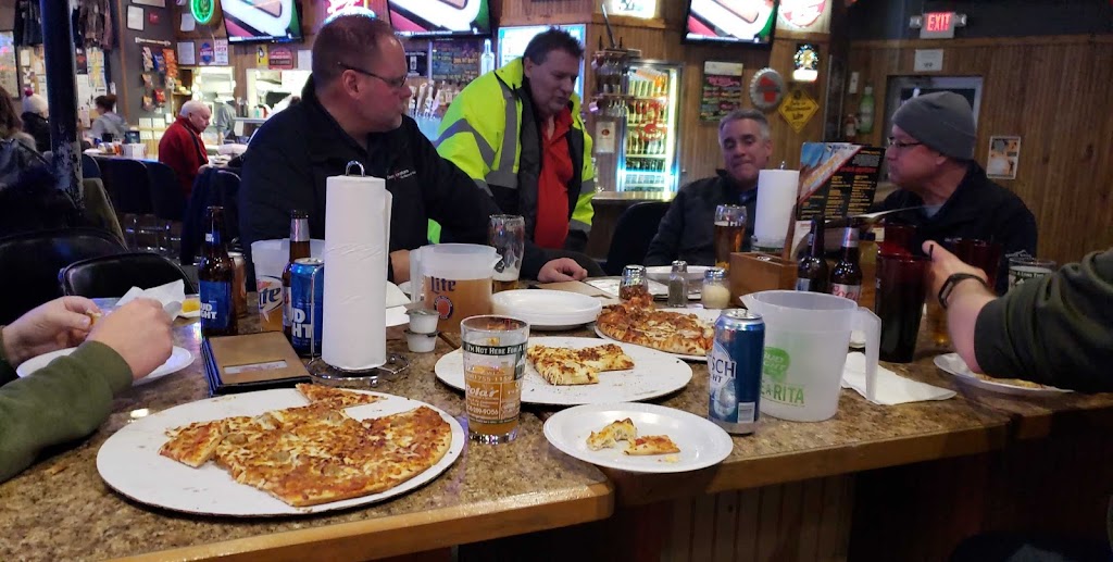 Sneakers Sports Bar & Grill | restaurant | 1221 Woodman Rd #100, Janesville, WI 53545, USA | 6087561221 OR +1 608-756-1221