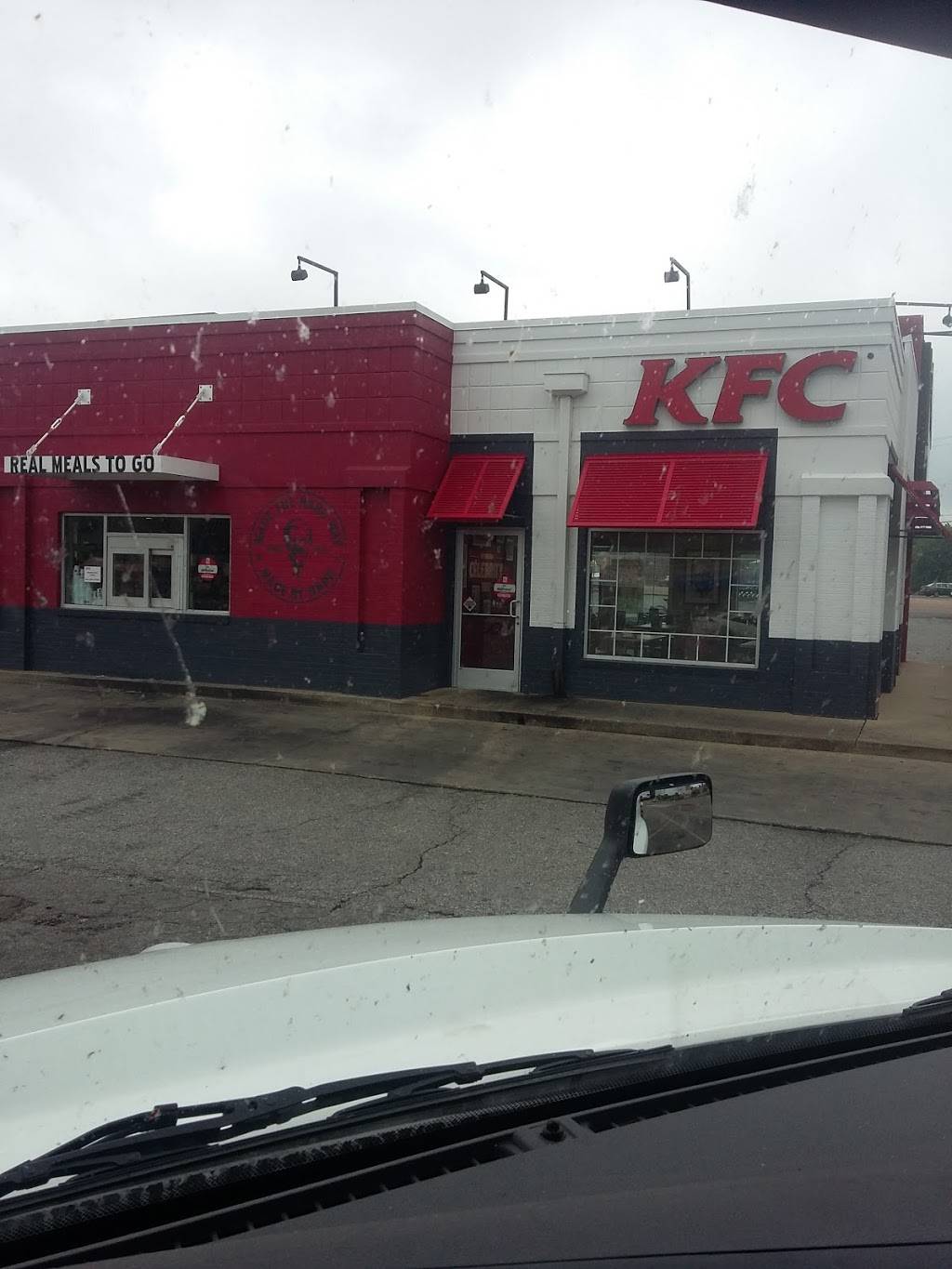 KFC | restaurant | 2256 Lamar Ave, Memphis, TN 38114, USA | 9014540070 OR +1 901-454-0070