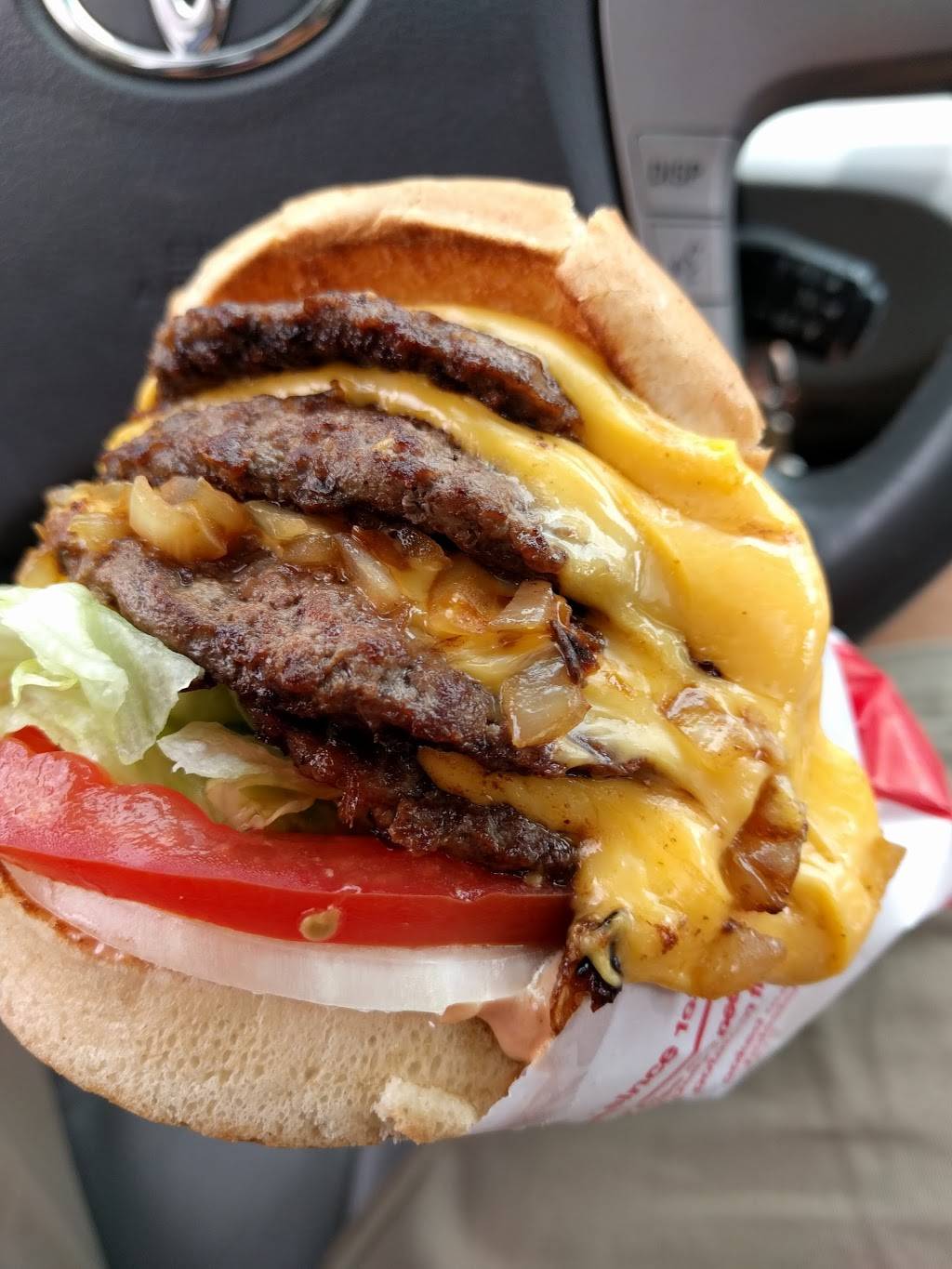 In-N-Out Burger | restaurant | 324 S Azusa Ave, Azusa, CA 91702, USA | 8007861000 OR +1 800-786-1000