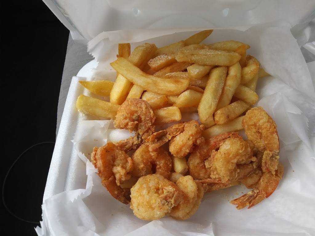 Snappers Fish & Chicken | restaurant | 8995 NW 7th Ave, Miami, FL 33150, USA | 3057584484 OR +1 305-758-4484