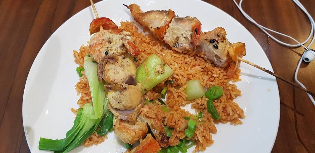 LEE Kitchen | restaurant | 6301 Silver Dart Dr, Mississauga, ON L5P 1B2, Canada | 4167763100 OR +1 416-776-3100