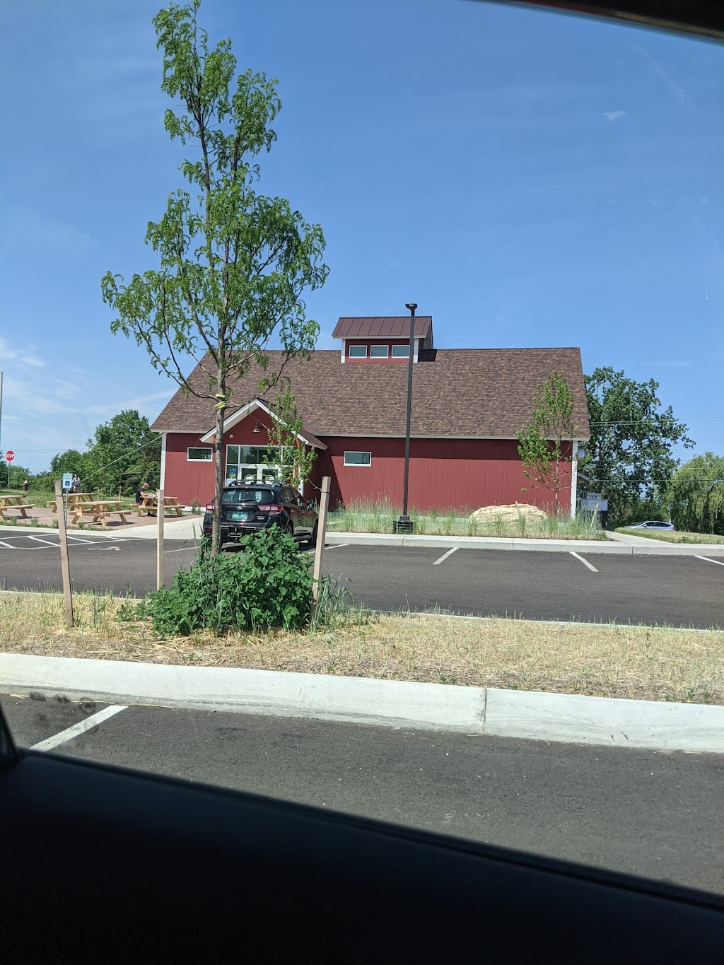 Red Barn Market & Deli | restaurant | 47 Tilley Dr, South Burlington, VT 05403, USA | 8028603990 OR +1 802-860-3990