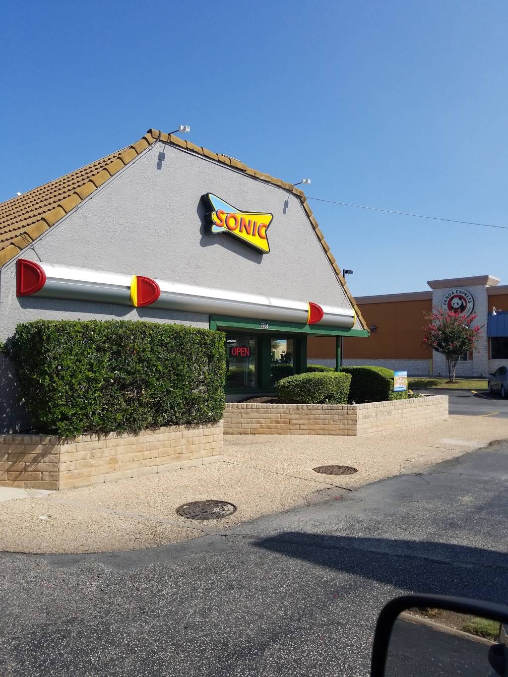 Sonic Drive-In | restaurant | 7708 N Burnet Rd, Austin, TX 78757, USA | 5124519266 OR +1 512-451-9266