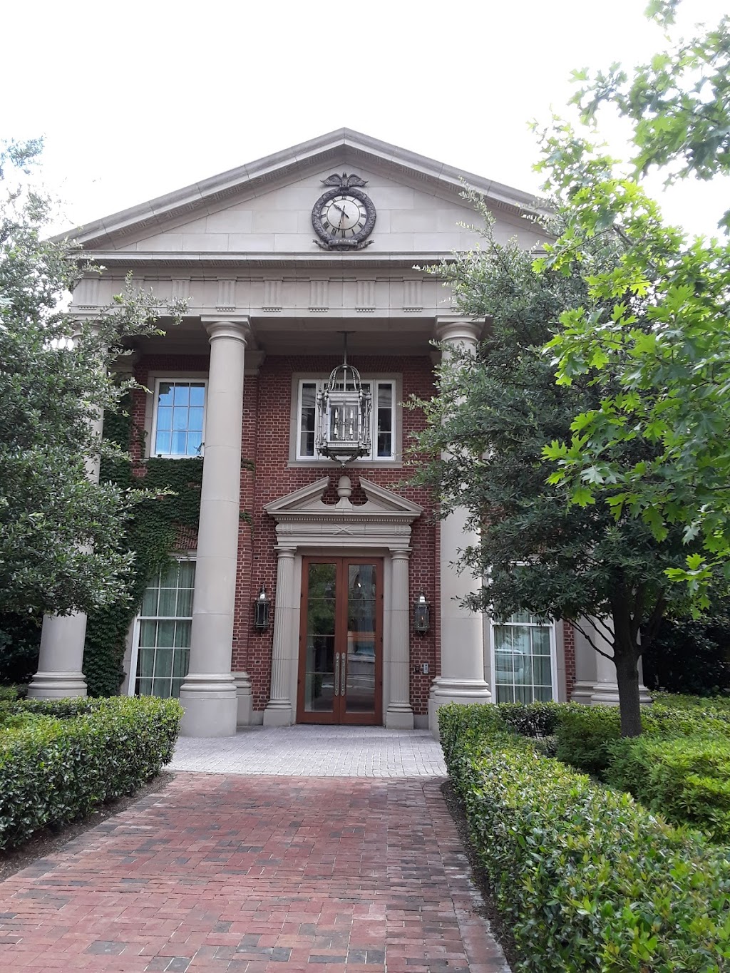 The Green Dragon | restaurant | 3889 Maple Ave, Dallas, TX 75219, USA | 2146618231 OR +1 214-661-8231