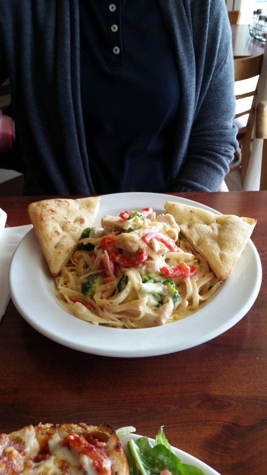 Robas Pizza Cafe | restaurant | 2320 Powell St, Emeryville, CA 94608, USA | 5105477773 OR +1 510-547-7773