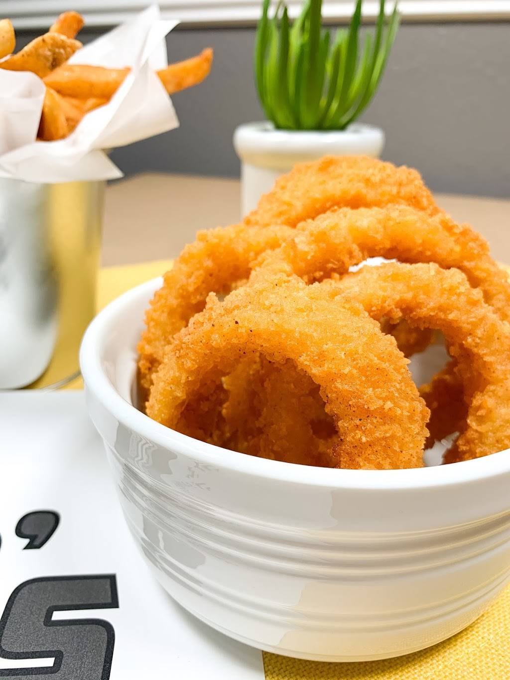 Bos Burgers, Wings and Things | restaurant | 216 S Santa Fe Ave, Edmond, OK 73003, USA | 4058447667 OR +1 405-844-7667