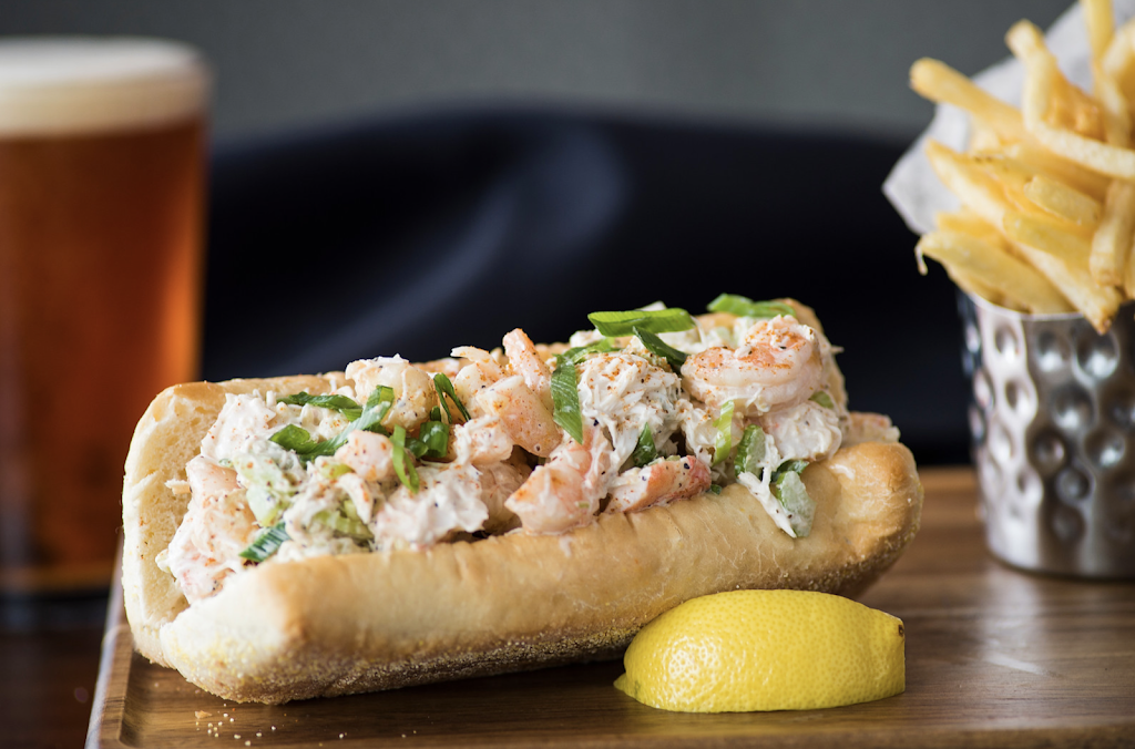 Summer House Grill & Bar | restaurant | 1280 E Hiawatha Dr, Wisconsin Dells, WI 53965, USA | 6082530207 OR +1 608-253-0207