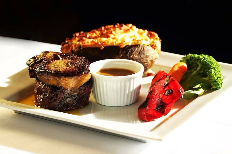 St-Charles Steak House et Tartares | restaurant | 350 Rue Sicard, Sainte-Thérèse, QC J7E 3X4, Canada | 4504374446 OR +1 450-437-4446