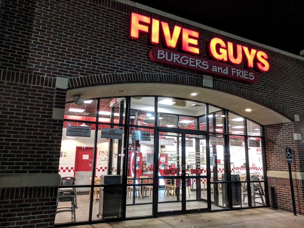 Five Guys | meal takeaway | 1025 E Douglas Ave, Wichita, KS 67202, USA | 3162952866 OR +1 316-295-2866