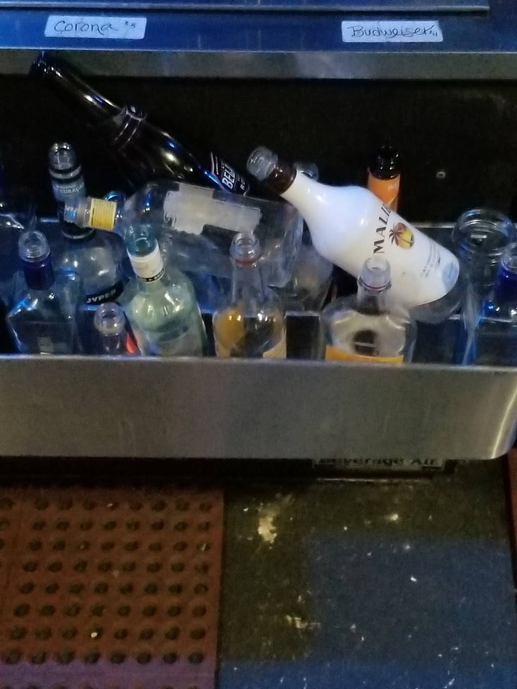 Cloud 9 Bar and Grille | night club | 225 Ocean Blvd, Hampton, NH 03842, USA | 6039260099 OR +1 603-926-0099