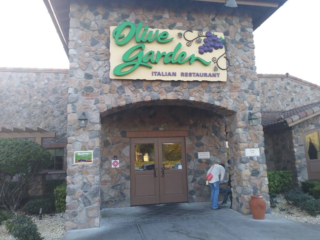 Olive Garden Italian Restaurant | meal takeaway | 1340 Lakeside Village Cir, Lakeland, FL 33803, USA | 8636889868 OR +1 863-688-9868