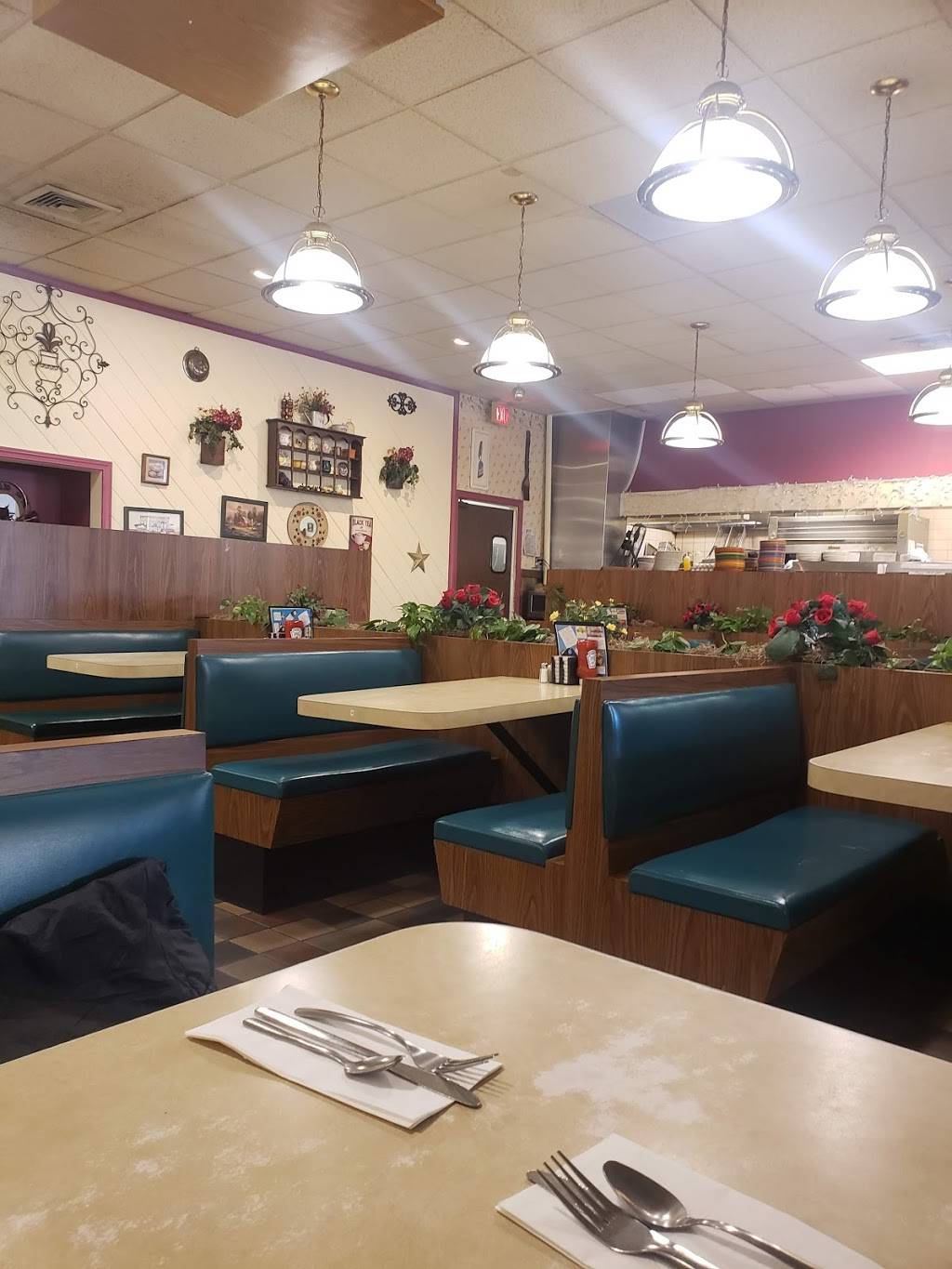 Blakes Restaurant DW | restaurant | 53 Hooksett Rd, Manchester, NH 03104, USA | 6036271110 OR +1 603-627-1110