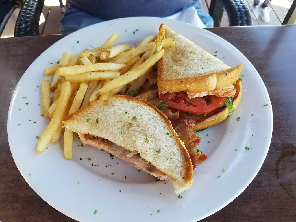 McLoones Pier House | restaurant | 141 National Plaza, Oxon Hill, MD 20745, USA | 3018390815 OR +1 301-839-0815