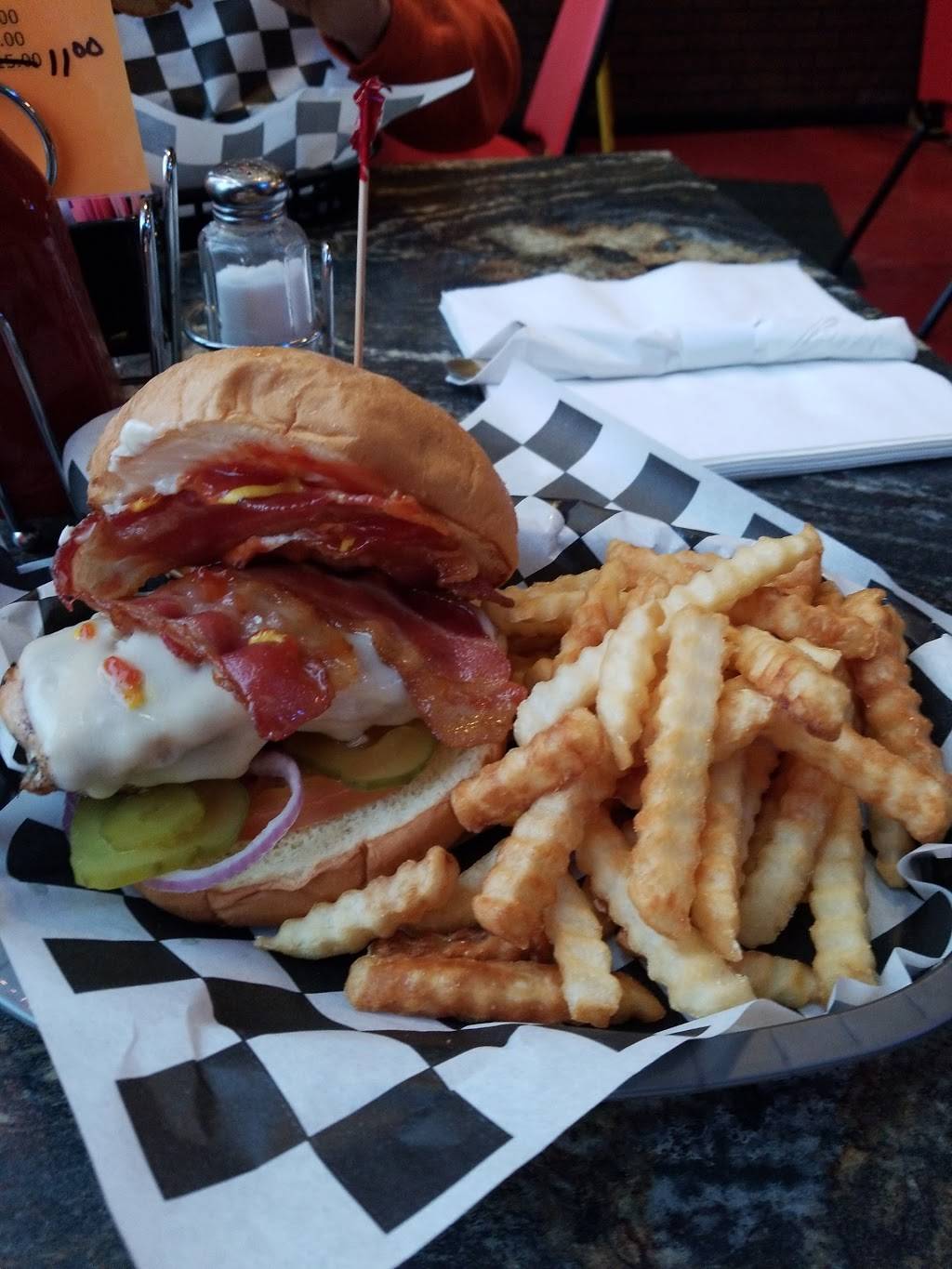 18 Main Street Bar & Grill | restaurant | 18 S Main St, New Castle, KY 40050, USA | 5028454555 OR +1 502-845-4555