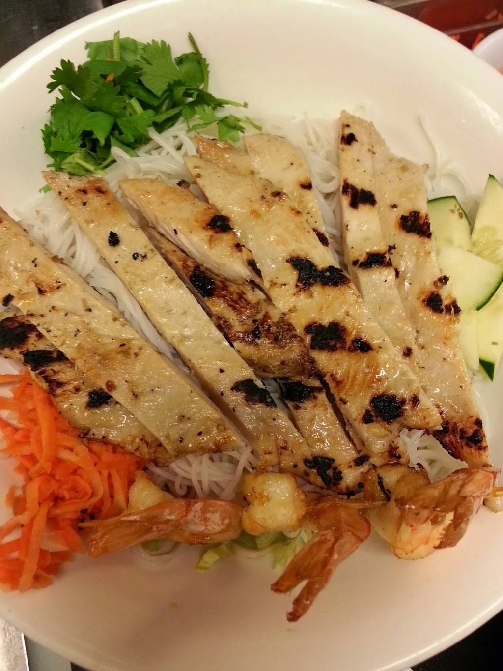 Pho Que Huong | restaurant | 4826 Belt Line Rd, Dallas, TX 75254, USA | 9722395858 OR +1 972-239-5858