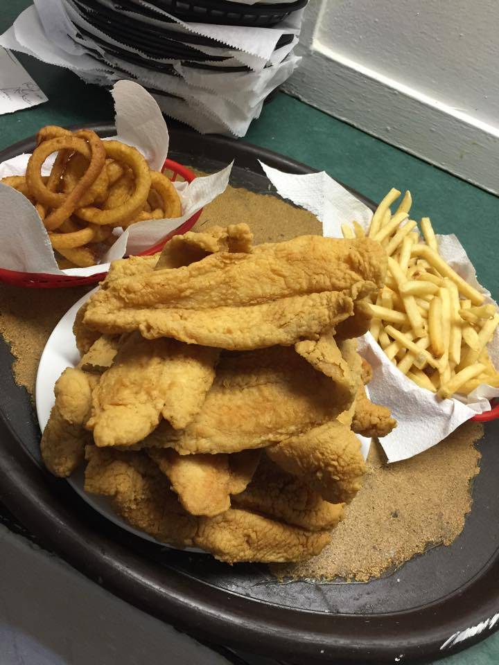 Earls Supper Club | restaurant | 103 West Main Street, West Union, IL 62477, USA | 2172793534 OR +1 217-279-3534