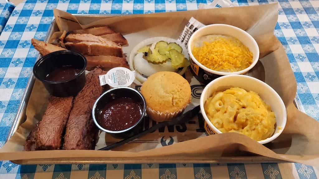 Dickeys Barbecue Pit | restaurant | 445 E Chicago St, Coldwater, MI 49036, USA | 5172782330 OR +1 517-278-2330