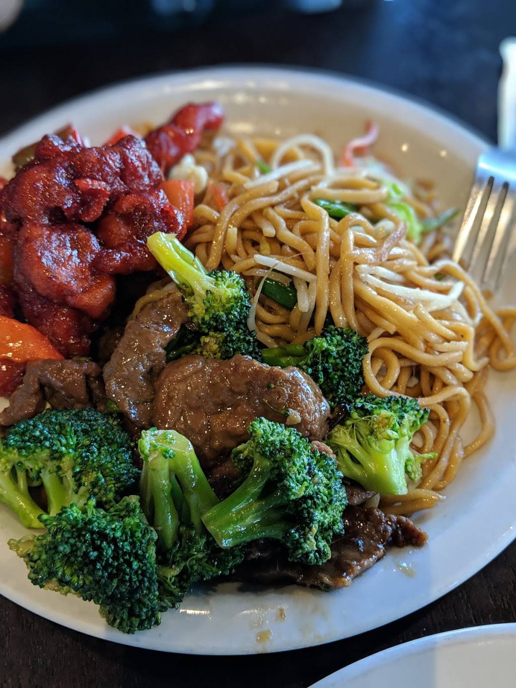 Lucky Chinese Bistro | restaurant | 1040 Grant Rd #100, Mountain View, CA 94040, USA | 6509888998 OR +1 650-988-8998