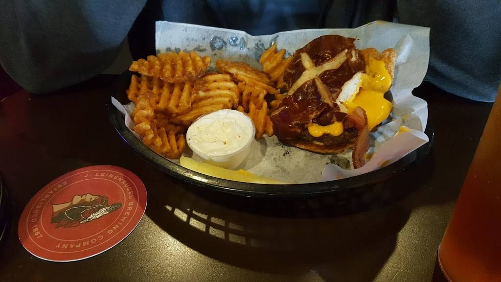 ICU Bar & Grill | restaurant | 129 N Green Bay Rd, Neenah, WI 54956, USA | 9207257401 OR +1 920-725-7401