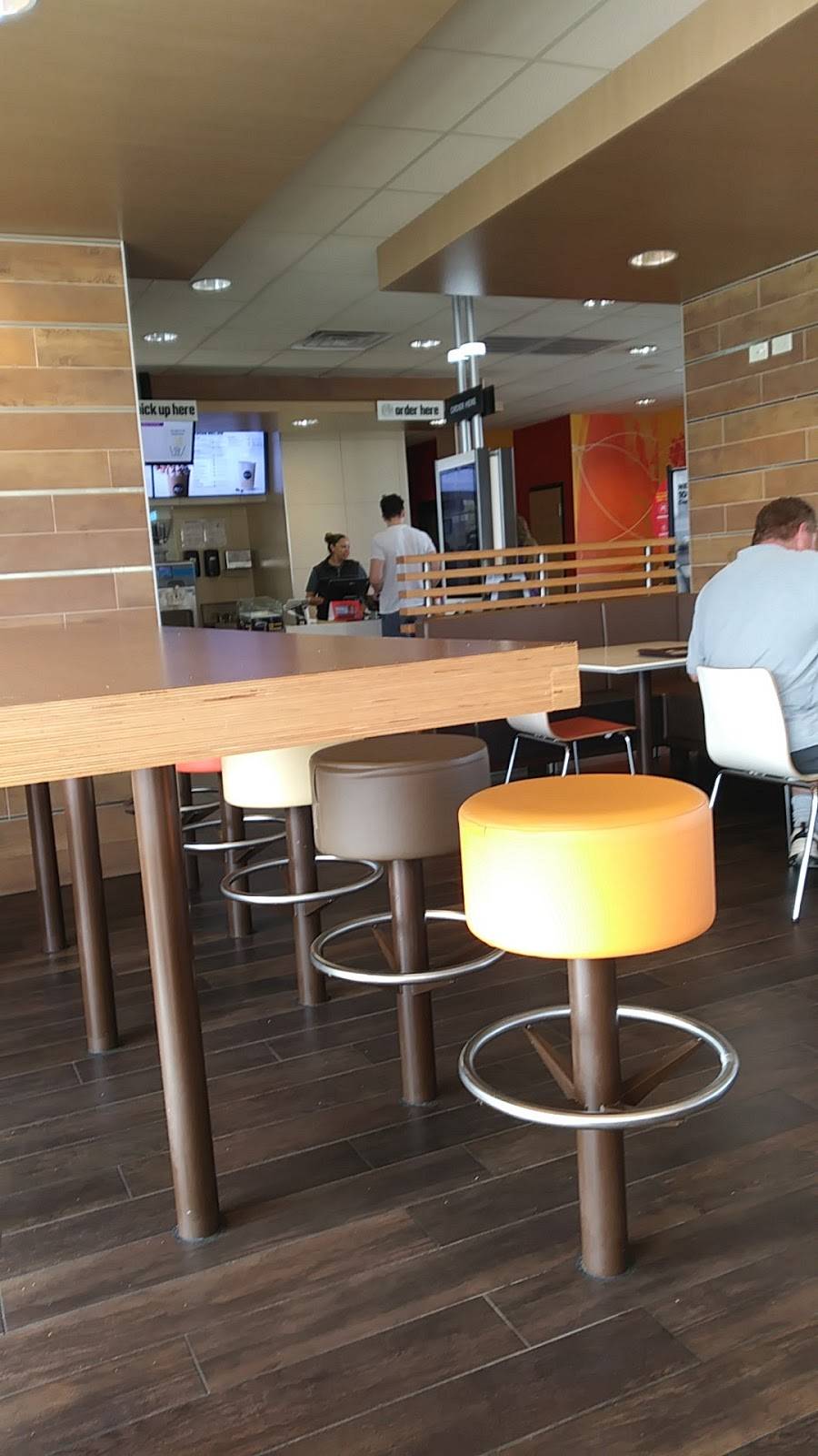 McDonalds | cafe | 1720 W Lindsey St, Norman, OK 73069, USA | 4053294800 OR +1 405-329-4800