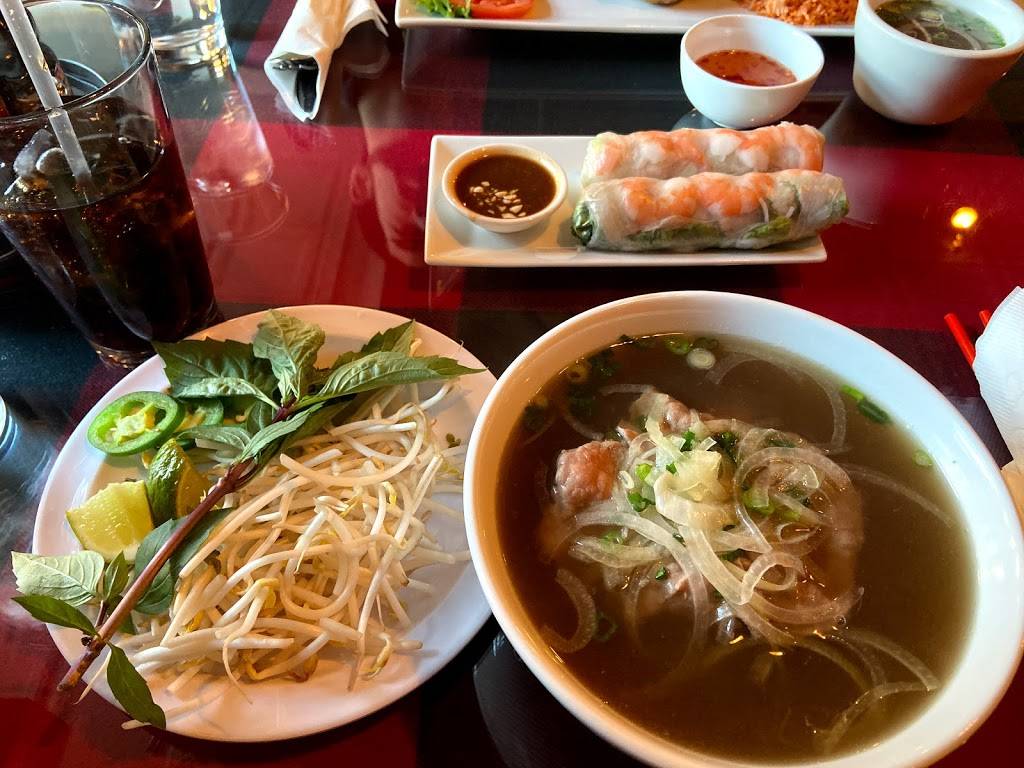 Pho Lucas | restaurant | 2915 W Cary St, Richmond, VA 23221, USA | 8042549588 OR +1 804-254-9588