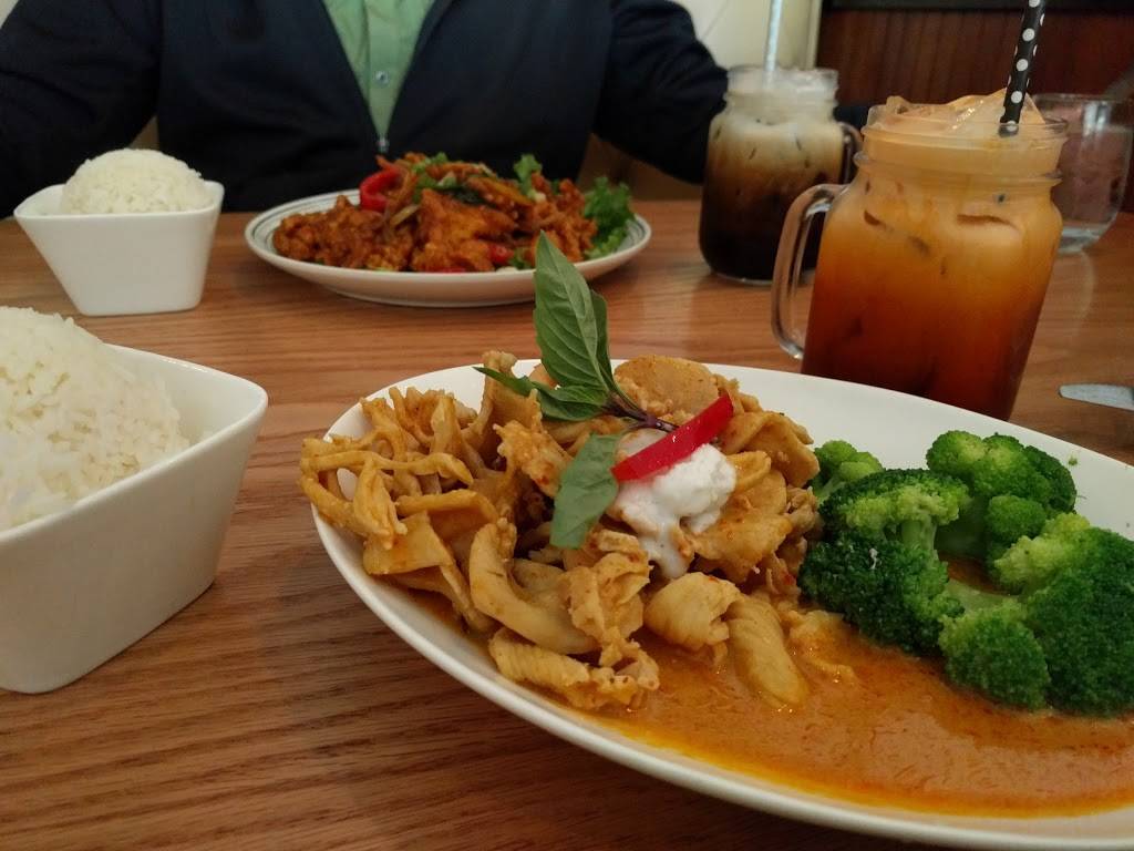 Finn Thai Restaurant & Bar | restaurant | 126 N Maple Ave, Purcellville, VA 20132, USA | 5407511300 OR +1 540-751-1300