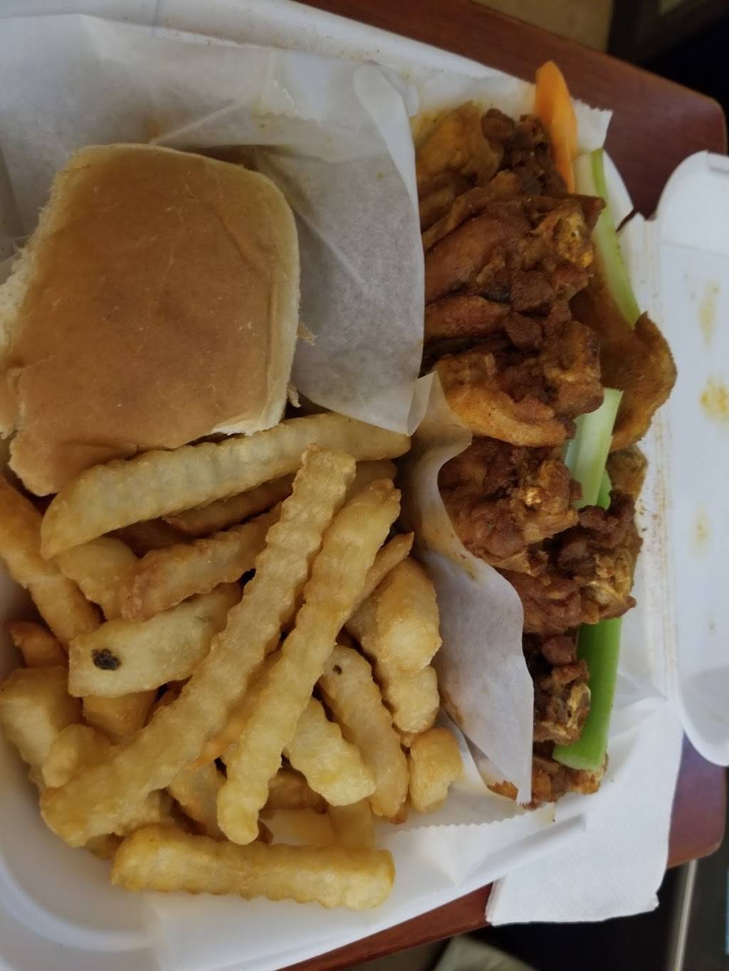 Wings House | restaurant | 5104, 630 N Highland St #104, Memphis, TN 38122, USA | 9014583700 OR +1 901-458-3700