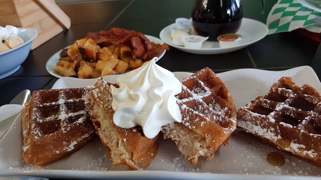 Easy Street | restaurant | 8240 McLeod Rd, Niagara Falls, ON L2H 2T6, Canada | 2892962328 OR +1 289-296-2328