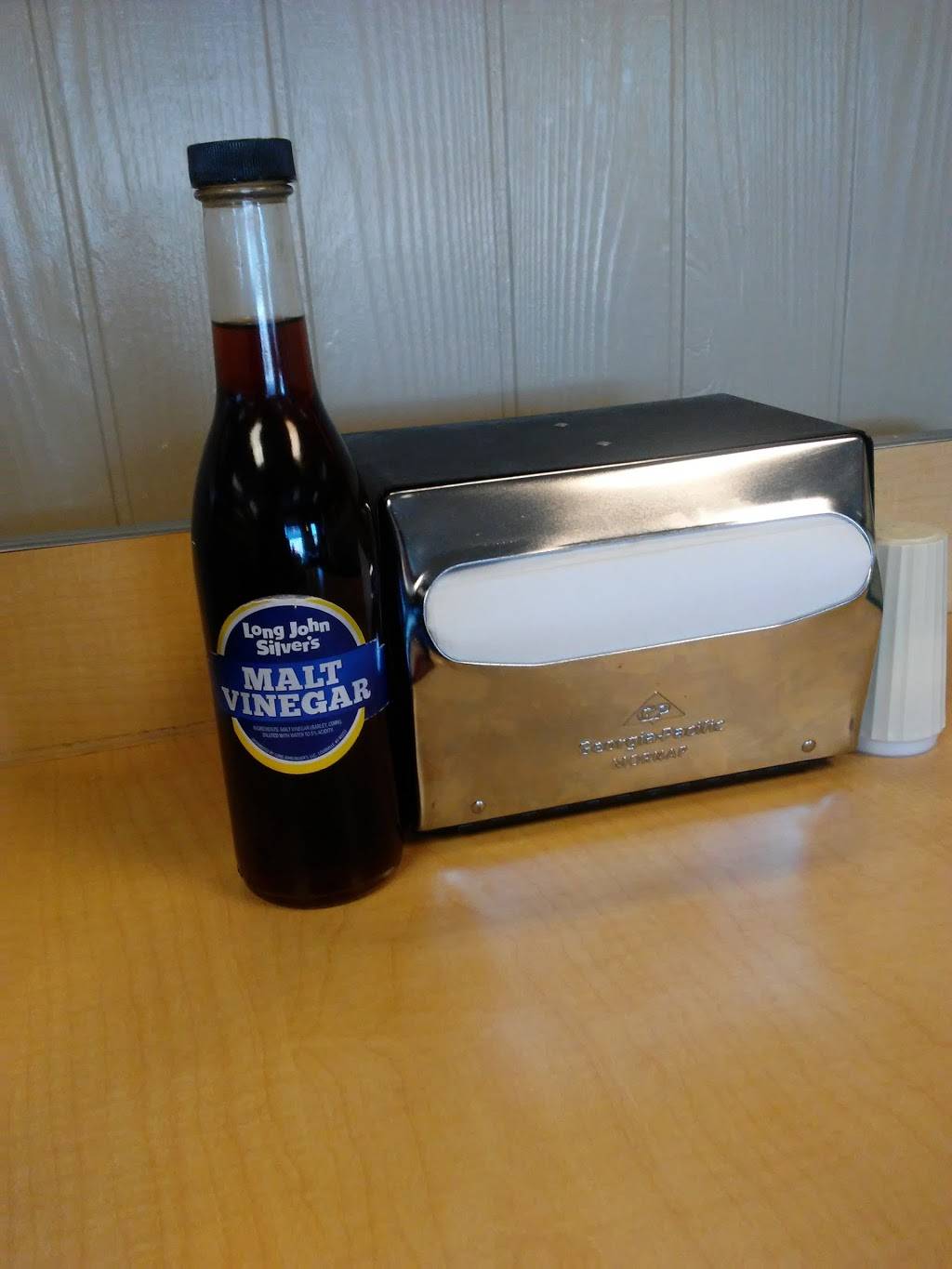 Long John Silvers | restaurant | 2805 Calumet Ave, Valparaiso, IN 46383, USA | 2194647592 OR +1 219-464-7592