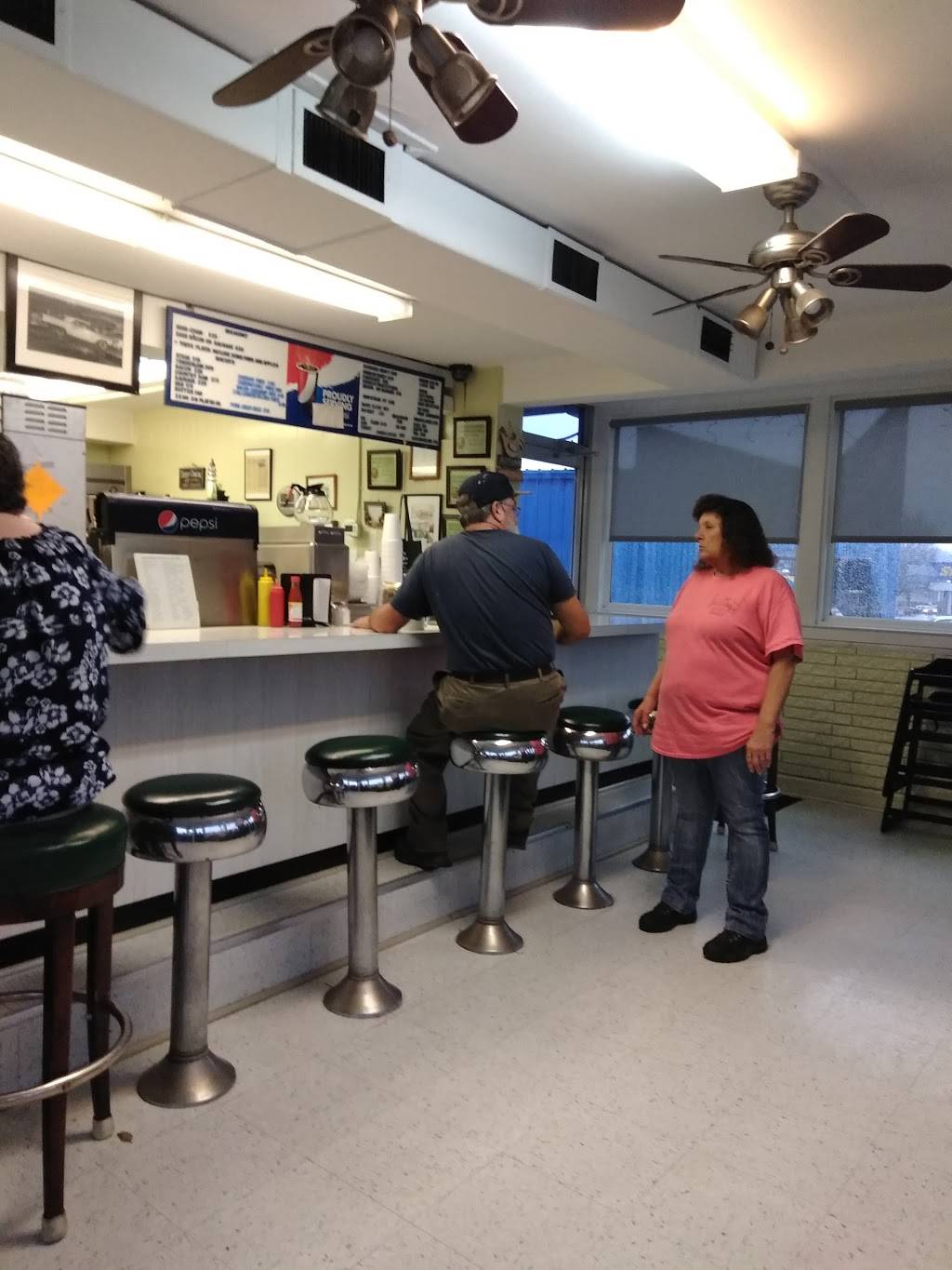 Chefs Drive-In | restaurant | 1101 Main St, Altavista, VA 24517, USA | 4343695590 OR +1 434-369-5590