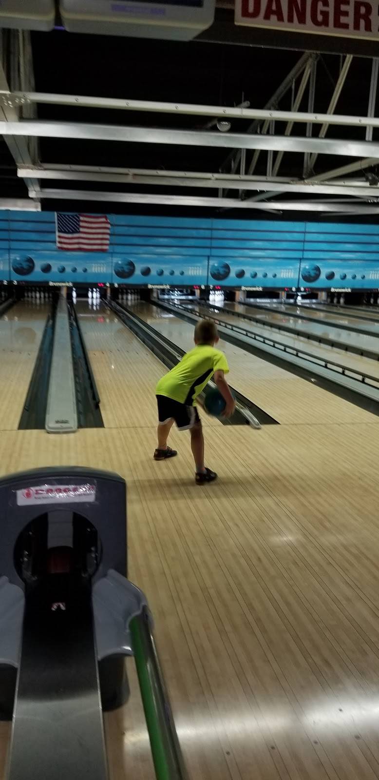 Angleton Lanes | restaurant | 1040 S Velasco St, Angleton, TX 77515, USA | 9798481686 OR +1 979-848-1686