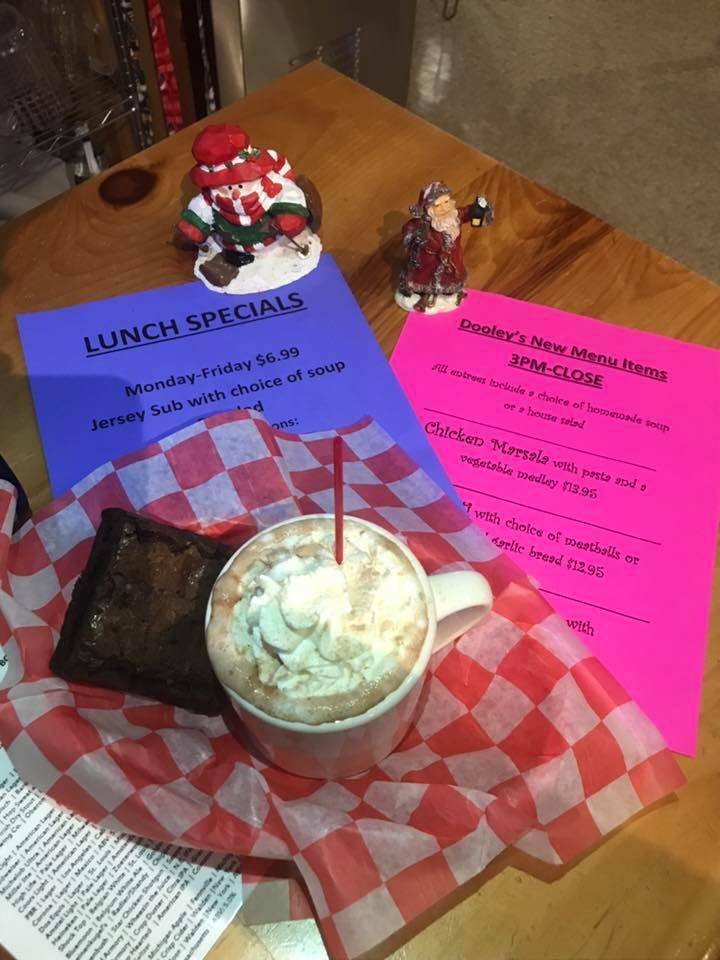 Dooleys Lake House Pub | restaurant | 310 W Buffalo St, New Buffalo, MI 49117, USA | 2694692247 OR +1 269-469-2247