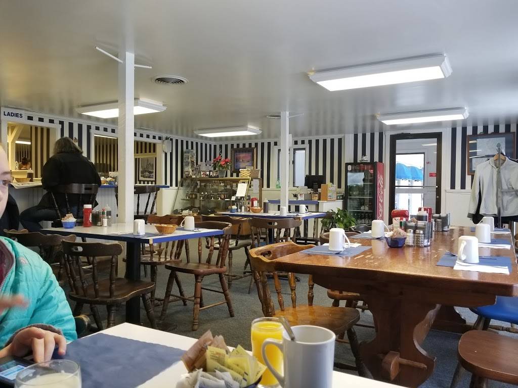 The Blueberry Muffin Restaurant | restaurant | 1769 White Mountain Hwy, North Conway, NH 03860, USA | 6033565736 OR +1 603-356-5736