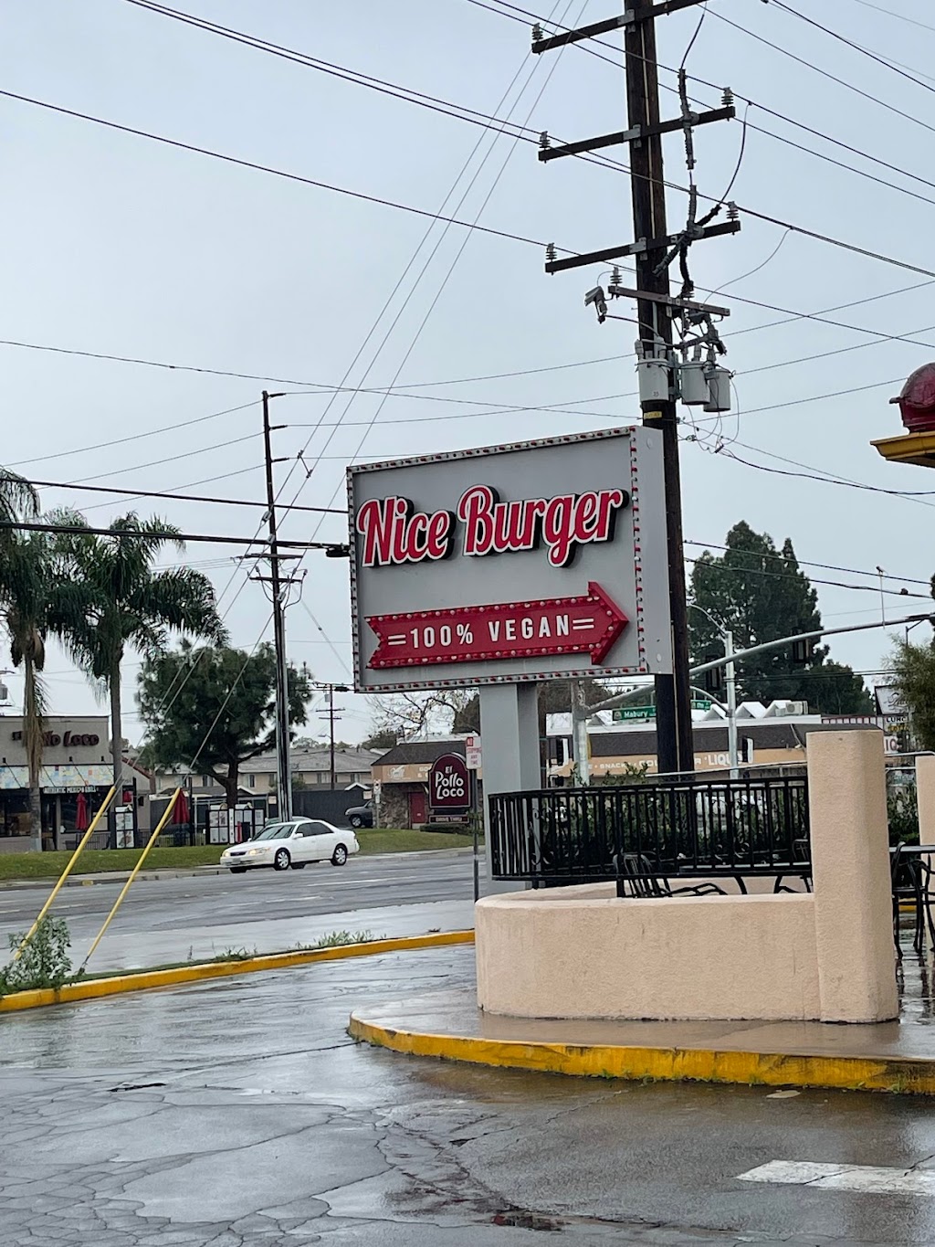 Nice Burger 100% Vegan | restaurant | 1727 17th St, Santa Ana, CA 92705, USA | 7145772266 OR +1 714-577-2266