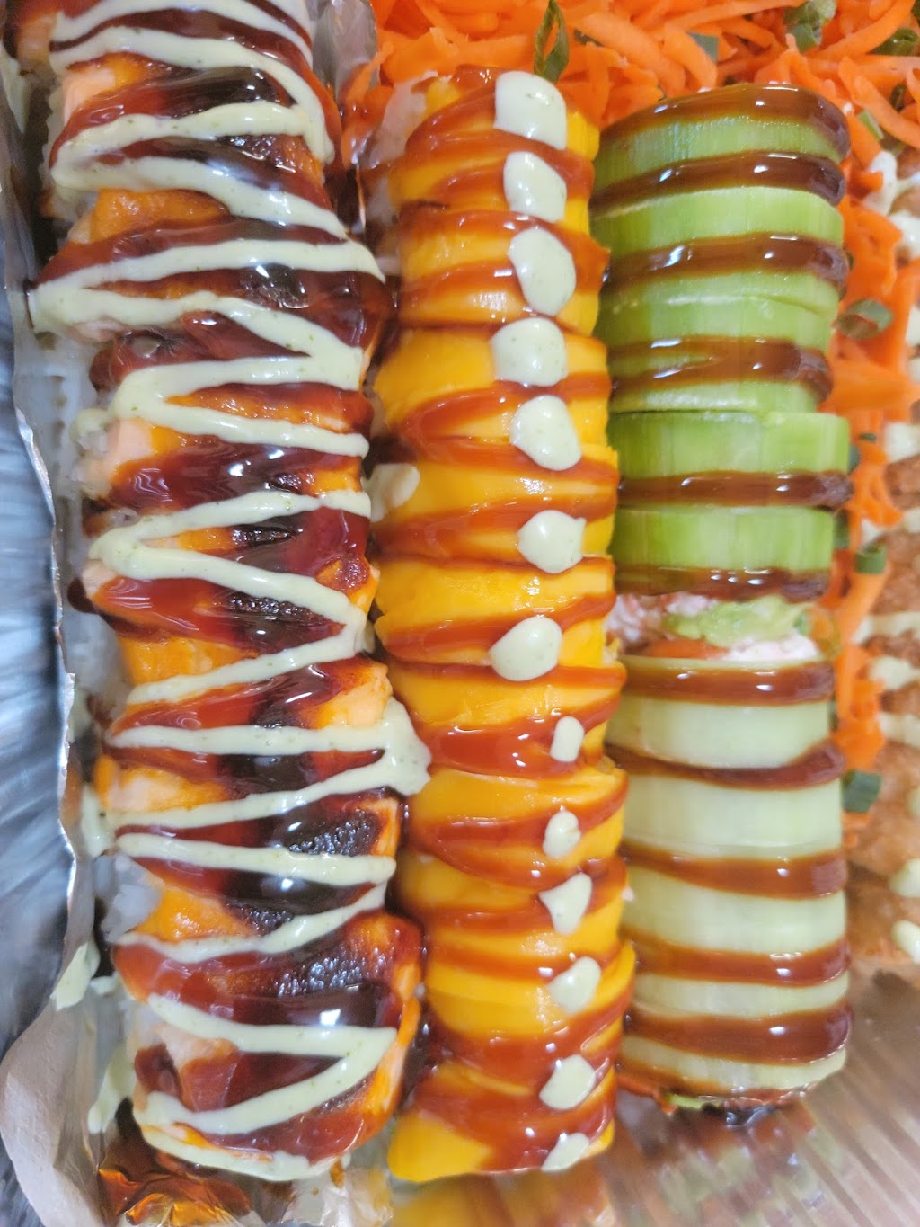 Sushi Roll Fontana | restaurant | 16555 Athol St, Fontana, CA 92335, USA | 9093296278 OR +1 909-329-6278