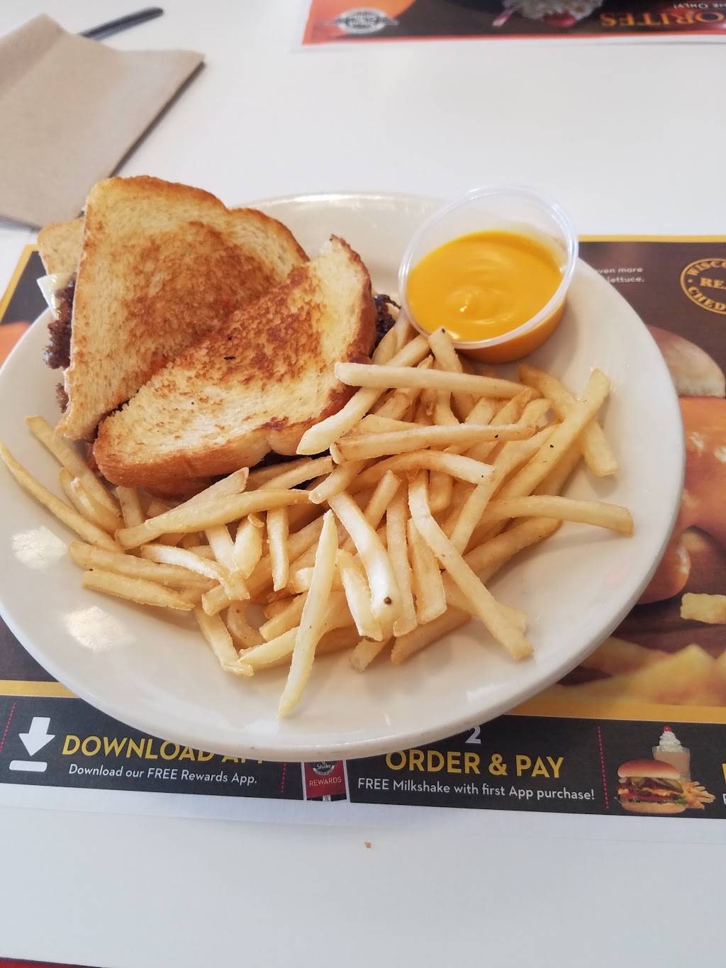 Steak n Shake | restaurant | 2202 W Southport Rd, Indianapolis, IN 46217, USA | 3178840082 OR +1 317-884-0082