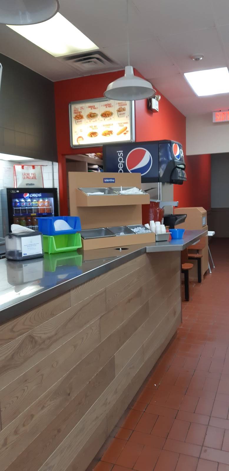 Valentine | restaurant | 450 Boulevard de Mortagne, Boucherville, QC J4B 1B8, Canada | 4509060644 OR +1 450-906-0644