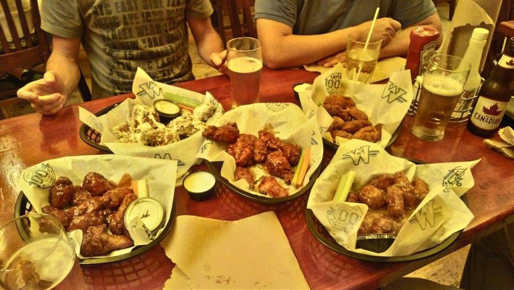 Wild Wing | restaurant | 321 Main St #3, Wasaga Beach, ON L9Z 0B6, Canada | 7053529464 OR +1 705-352-9464