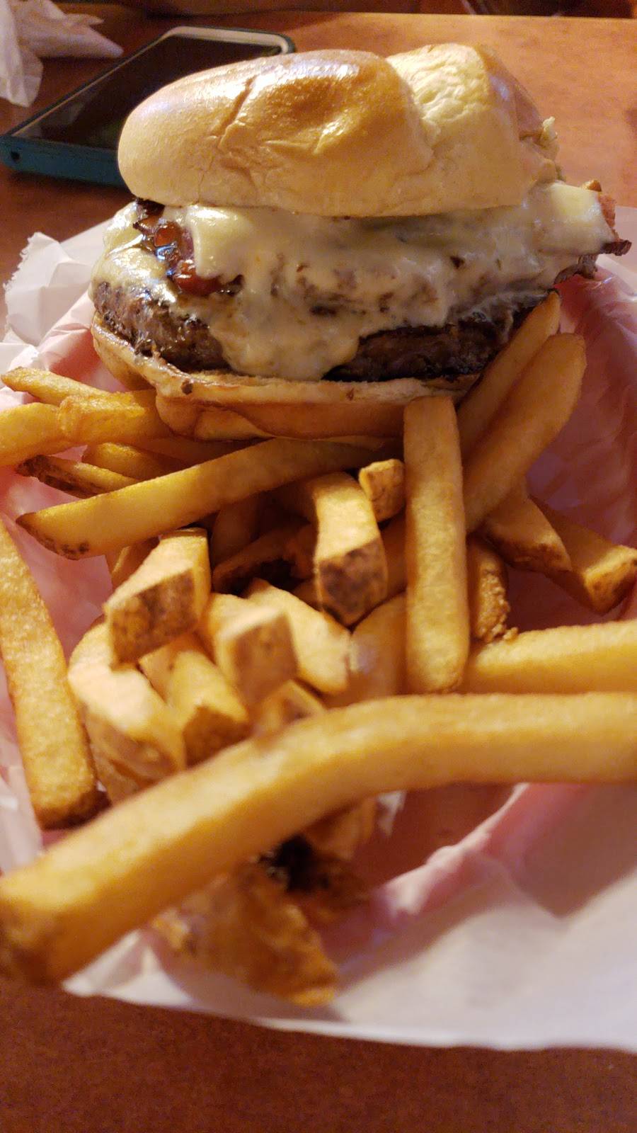 Suisse Haus Food & Spirits | meal takeaway | 1602 12th St, Monroe, WI 53566, USA | 6083253220 OR +1 608-325-3220