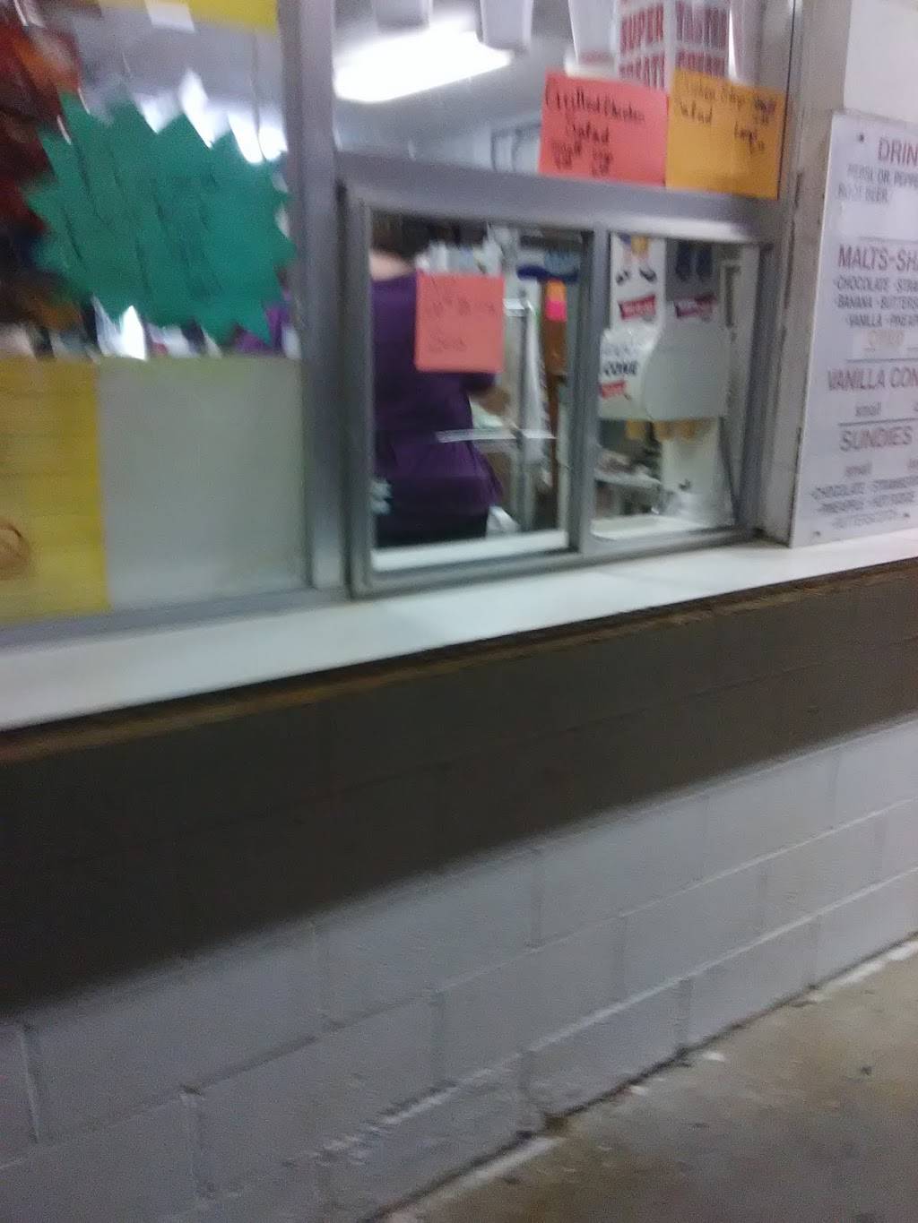 Donnas Malt Shop | restaurant | 210 Madison St, Muskogee, OK 74403, USA | 9184875105 OR +1 918-487-5105