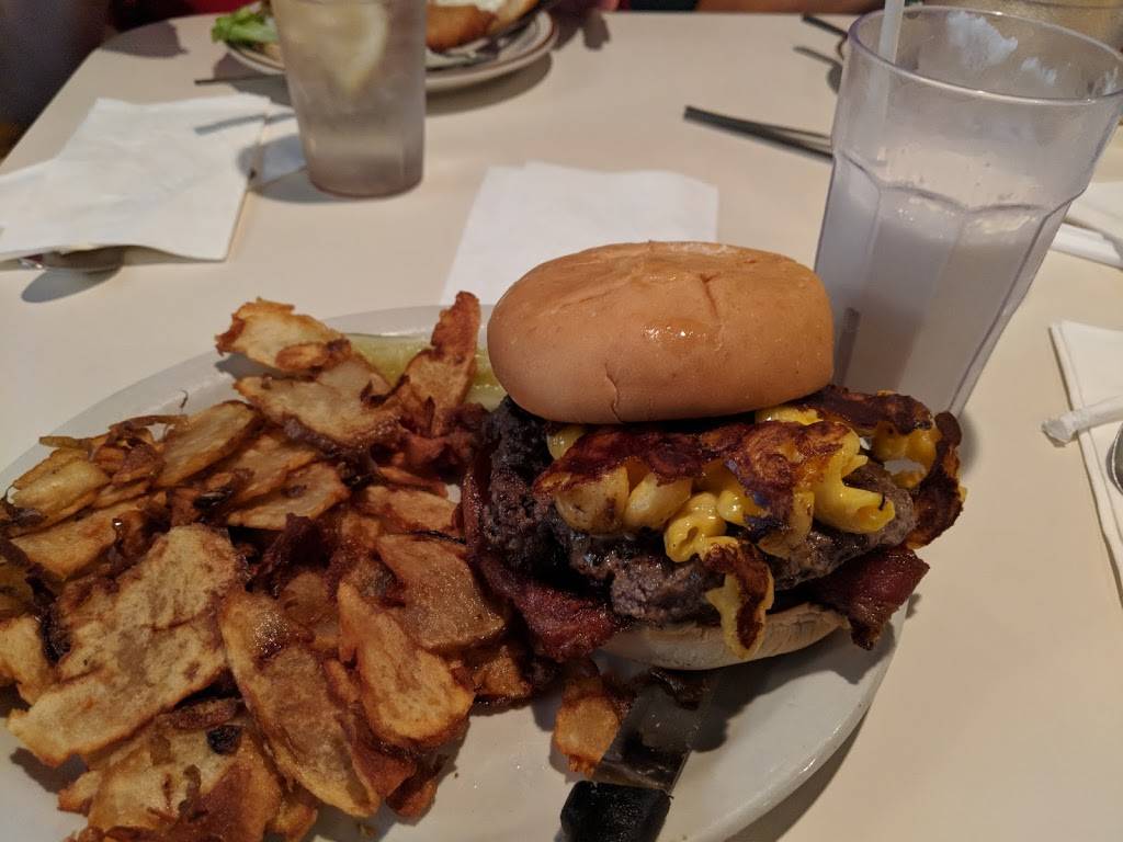 Halls State St Prime Rib | restaurant | 2005 E State Blvd, Fort Wayne, IN 46805, USA | 2604830597 OR +1 260-483-0597