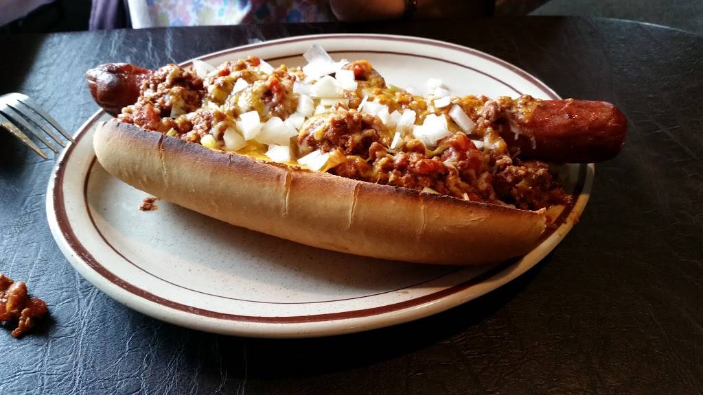 Lucky Pig Pub & Grill | restaurant | 113 W Walnut St, Ogden, IA 50212, USA | 5152759946 OR +1 515-275-9946